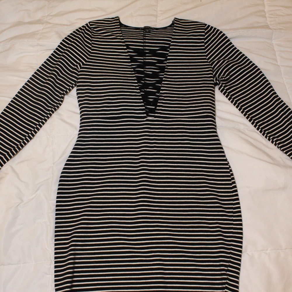 Fitted stripped long sleeve dress